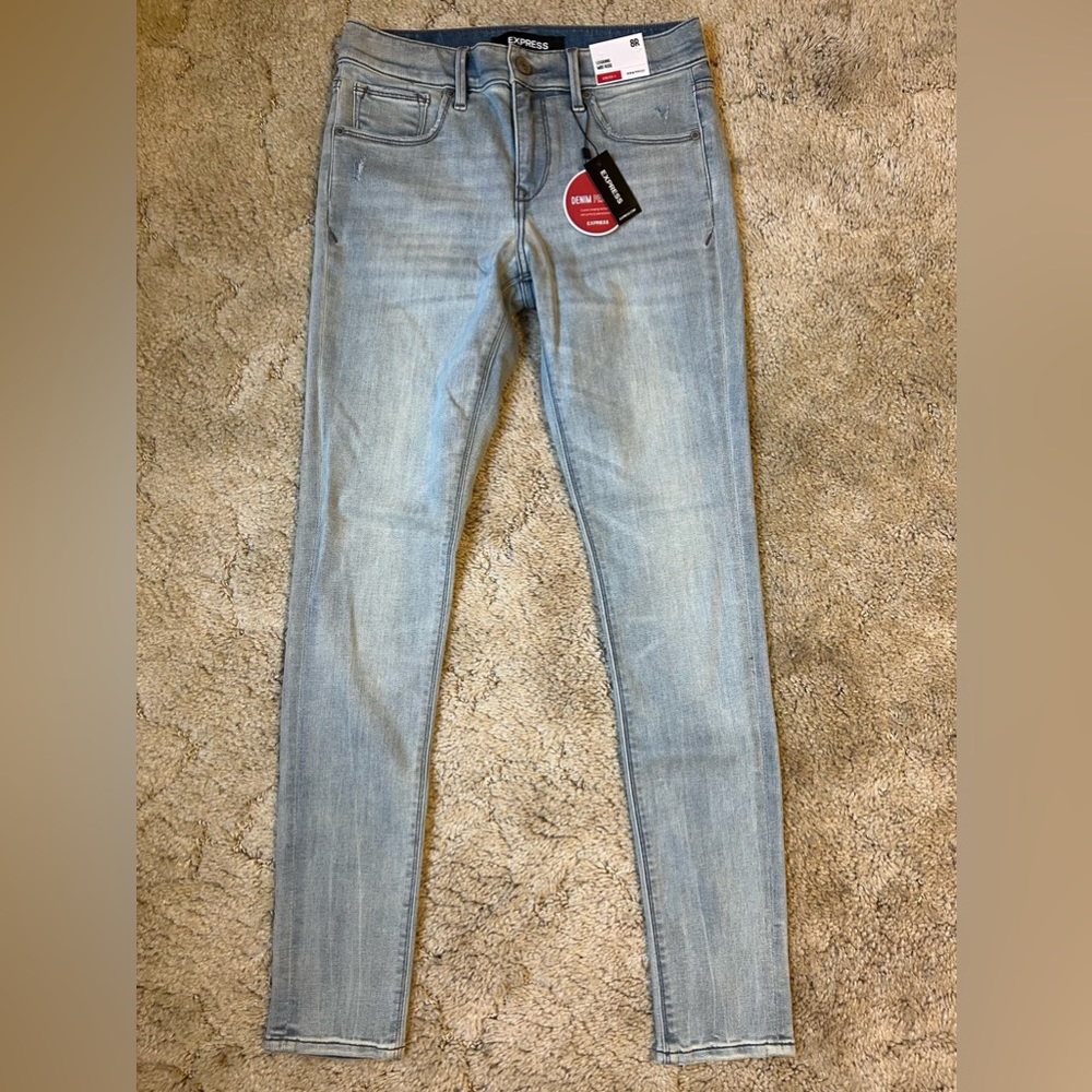 NWT Express Size 8R Mid Rise Legging Jean Light Wash